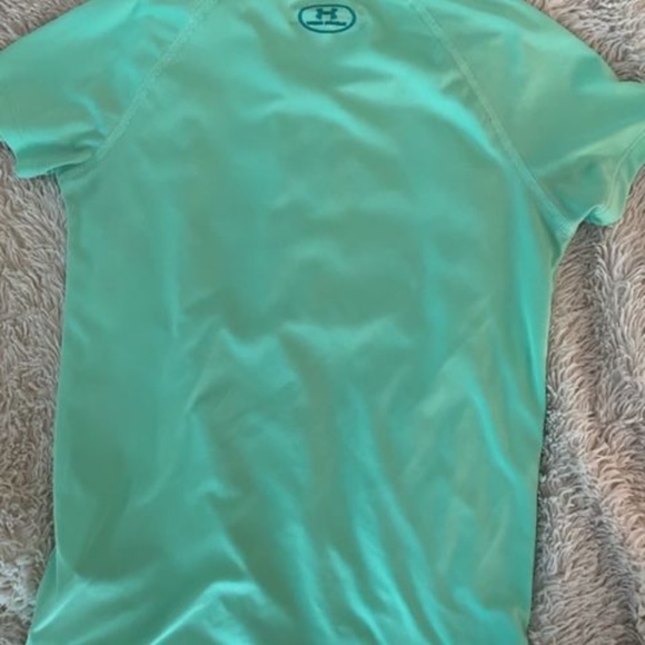 Girls Under Armour Heatgear Short Sleeve Shirt NWOT - Picture 4 of 4